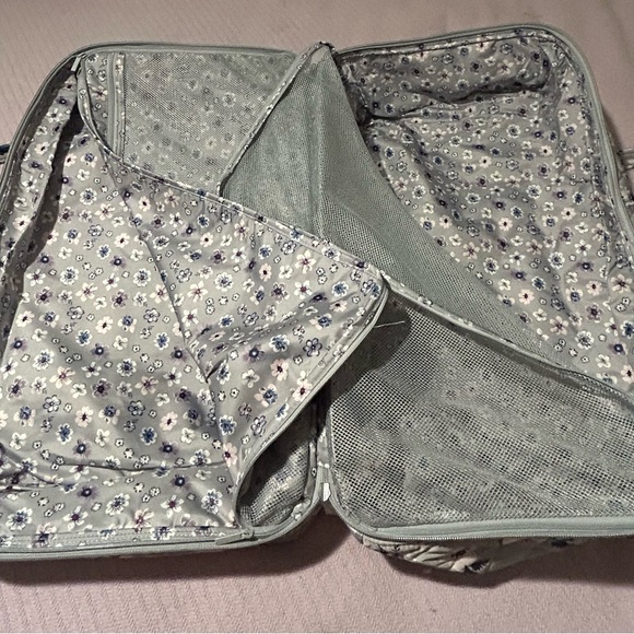 VERA BRADLEY Performance Twill Lay-Flat Duffel - Picture 6 of 6